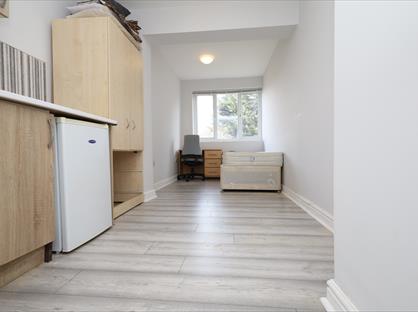 Studio Flat, Nutfield Road, NW2
