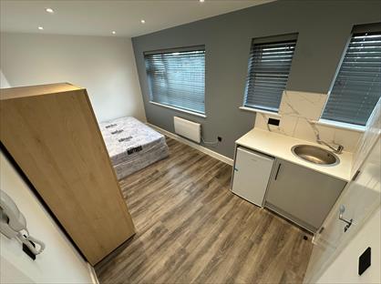 Studio Flat, Tithepit Shaw Lane, CR6