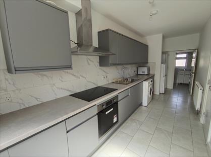 6 Bed Semi-Detached House, Wades Road, BS34