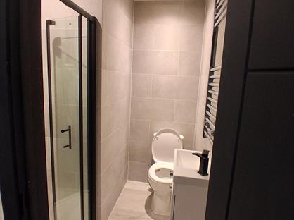 Studio Flat, Bourne Way, KT19