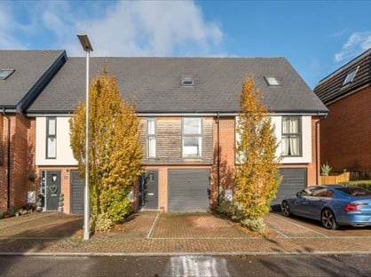 3 Bed Terraced House, Faircross Court, RG18