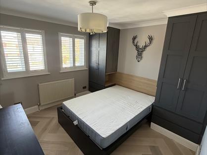 Room in a Shared House, Forest Road, E11