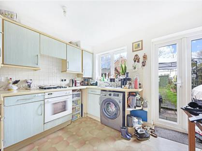 2 Bed Terraced House, Cheshire Close, E17
