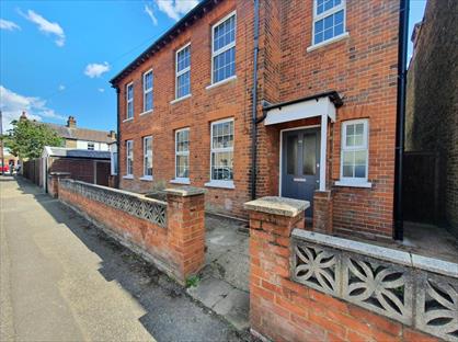 5 Bed Semi-Detached House, Greenfield Street, EN9