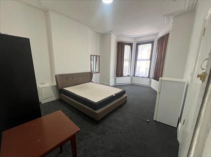 Room in a Shared House, Aldborough Road South, IG3