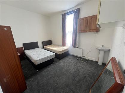 Room in a Shared House, Aldborough Road South, IG3
