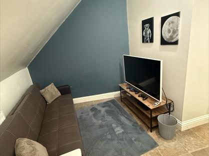 1 Bed Flat, Manor Parade, NW10