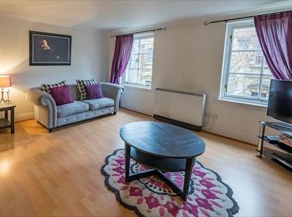 2 Bed Flat, St. Andrews Square, G1