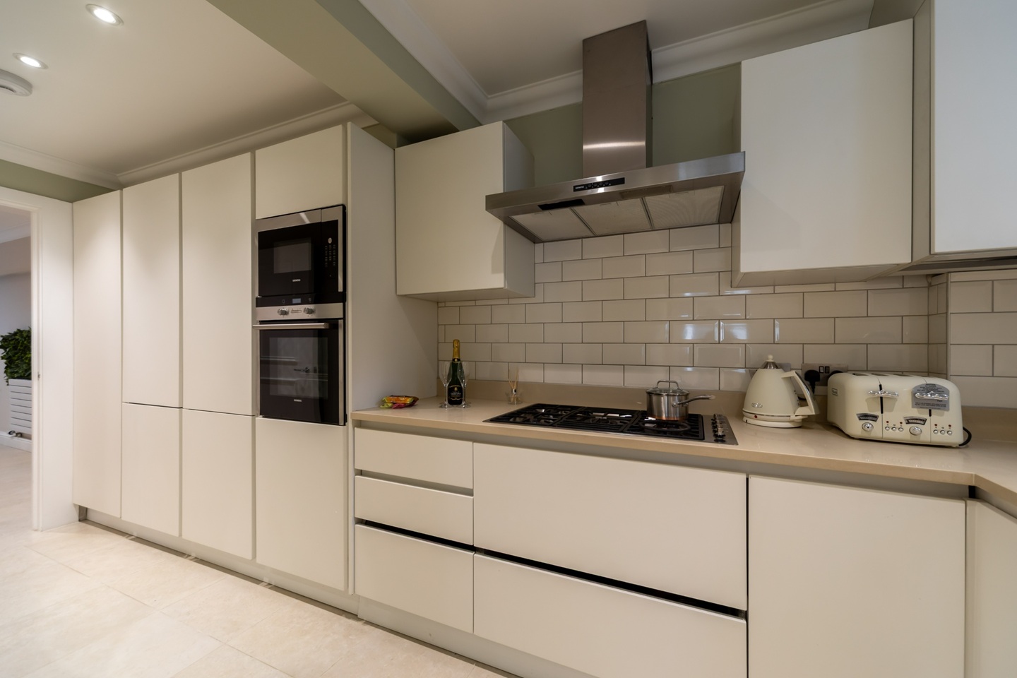 Additional image 4 of 3 Bed Flat, Sydney Place, SW7, N1 7GU