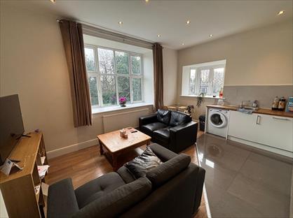 2 Bed Flat, North Hill Road, LS6