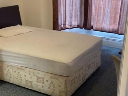 Studio Flat, Beaufort Gardens, IG1