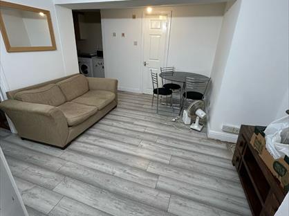 1 Bed Flat, Fore Street, TA20