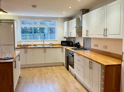 4 Bed Semi-Detached House, Pear Tree Avenue, BS41