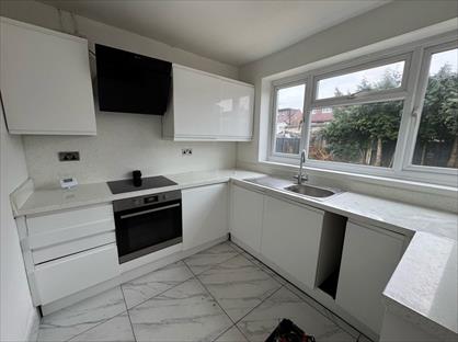 4 Bed Semi-Detached House, Rushdene Close, UB5