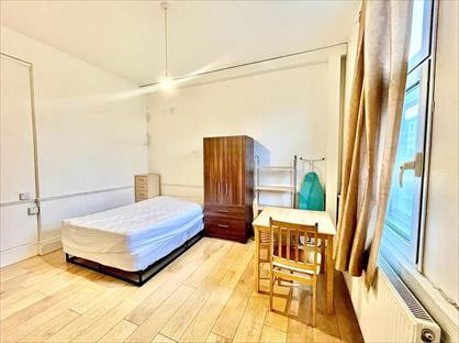 Studio Flat, Holloway Road, N7