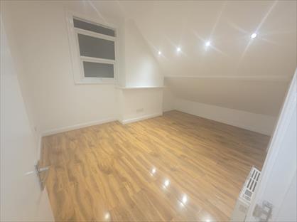 Room in a Shared Flat, Queens Road, WD17