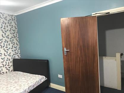 Room in a Shared Flat, Rainham Road, RM13