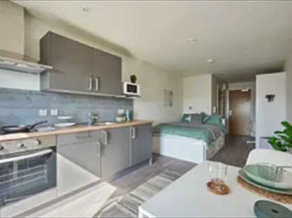 Studio Flat, West Street, SO14