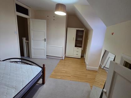Room in a Shared Flat, Uxbridge Road, UB4