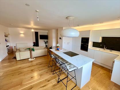 2 Bed Flat, St. Vincent Court, PL1