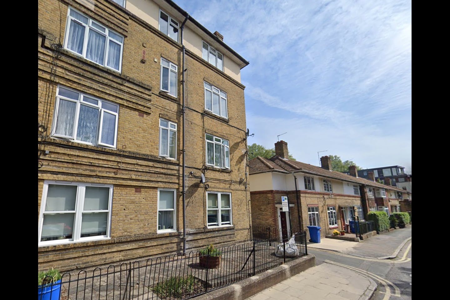 1 Bed Flat, Crosby Row, SE1