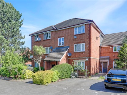 1 Bed Flat, Pearce Close, CR4