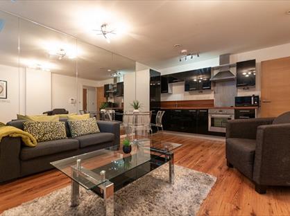 2 Bed Flat, Mann Island, L3