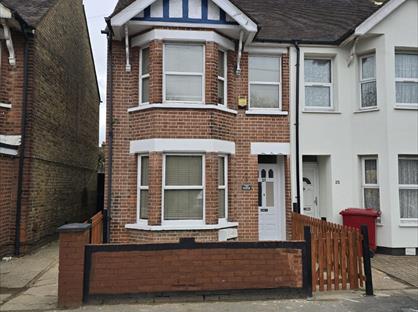 6 Bed Semi-Detached House, Ragstone Road, SL1