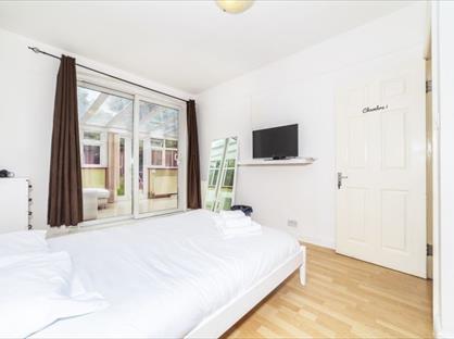 2 Bed Semi-Detached House, Lingwell Road, SW17