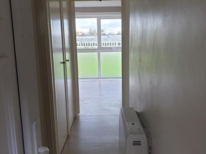 Room in a Shared Flat, Harris Close, TW3