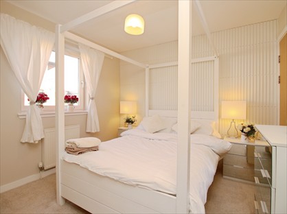 3 Bed Semi-Detached House, Penthouse Suite Dubai Inspired, EH5