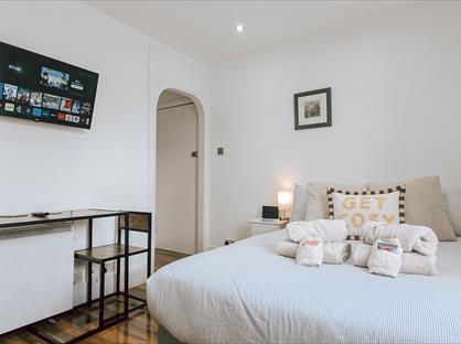 Studio Flat, Gloucester Terrace, W2