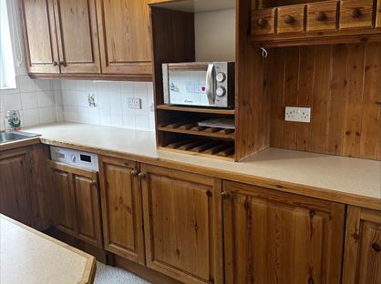 2 Bed Flat, Oakhill Road, RH13