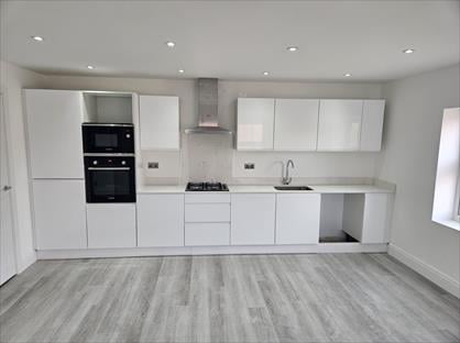 2 Bed Flat, Frontier Court, GU21