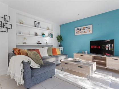 2 Bed Flat, Oakley Square, NW1