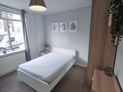 Room in a Shared House, Bellhouse Road, S5
