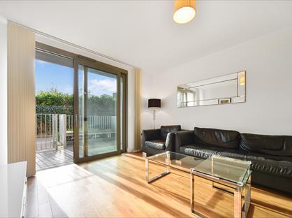 2 Bed Flat, Parkside Court, E16