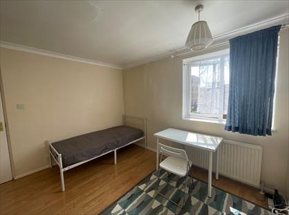 3 bed room for rent in Room in a Shared House, Ewen Broadhead Strand, NW9
