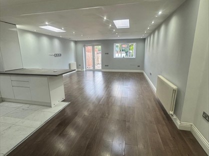 5 Bed Terraced House, Queens Avenue, UB6
