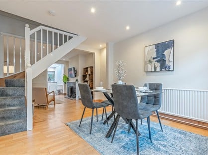 2 Bed Terraced House, West Street, OX2