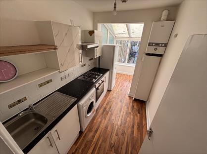 2 Bed Flat, Downhills Way, N17