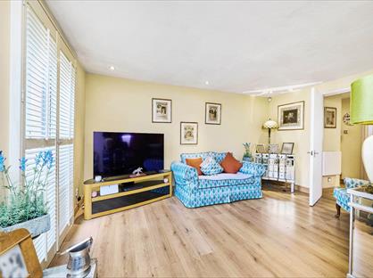 2 Bed Flat, Gables Close, SE12