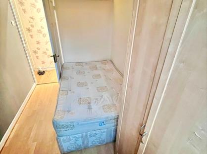 Room in a Shared House, Llandovery House, E14