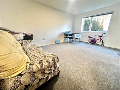 2 Bed Flat, Lynn Road, IG2