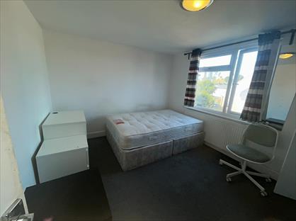 Room in a Shared Flat, Western Avenue, W3