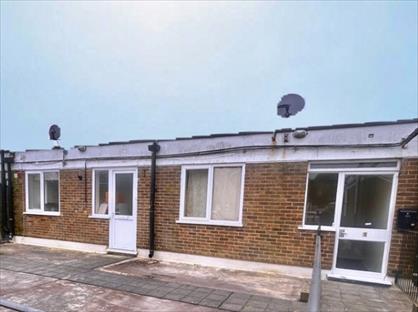 2 Bed Flat, Bryant Court, MK18