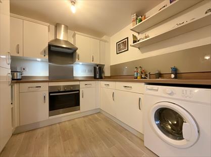 2 Bed Flat, Micklewait Avenue, WF4