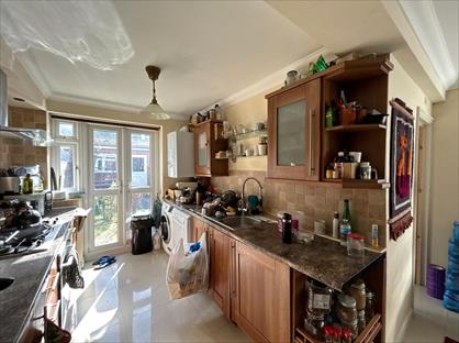 5 Bed Semi-Detached House, Kingston Road, UB2