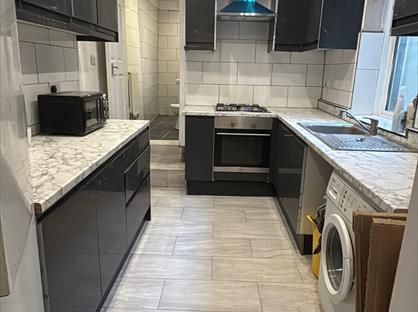 7 Bed Semi-Detached House, Brookhill Road, SE18