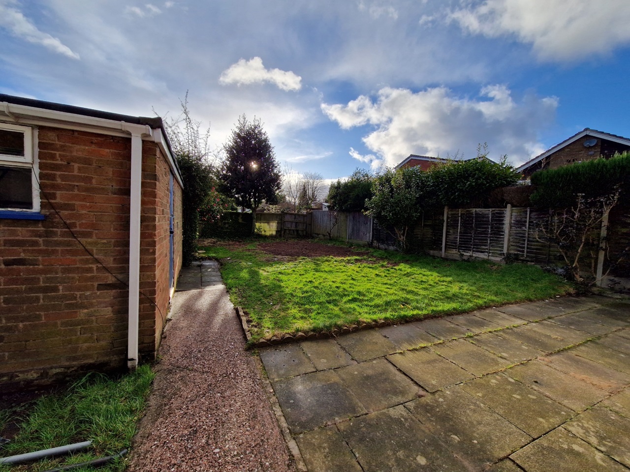 3 Bed Detached House, The Close, B17 photo 3